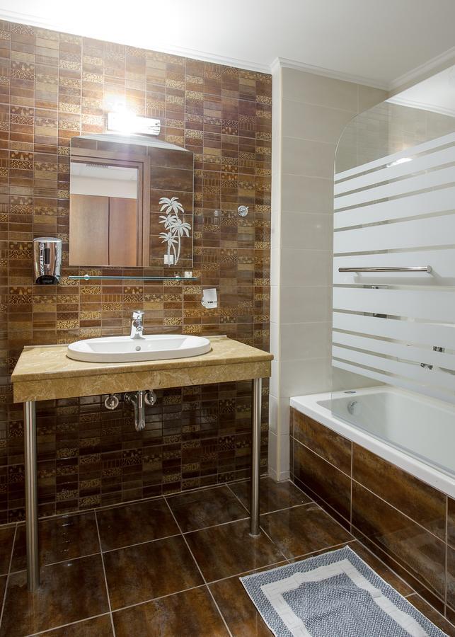 Hotel Anna Яніна Екстер'єр фото