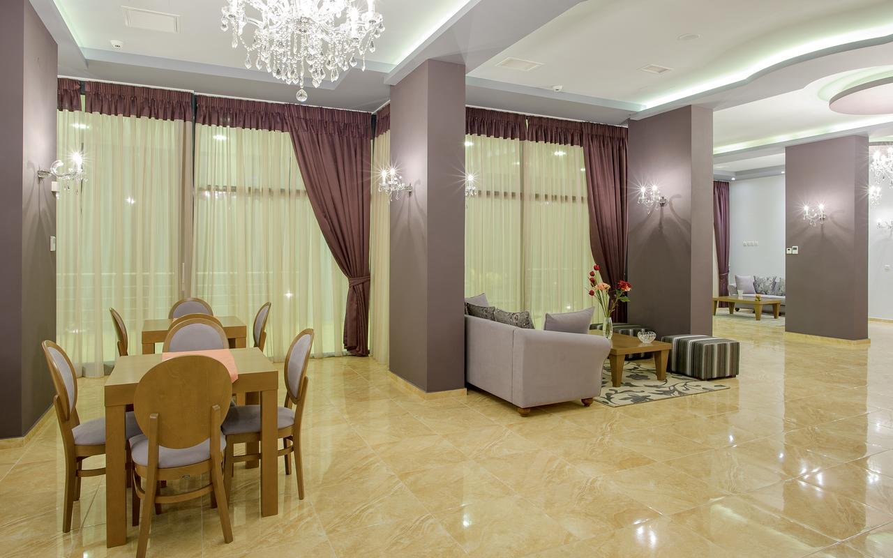 Hotel Anna Яніна Екстер'єр фото