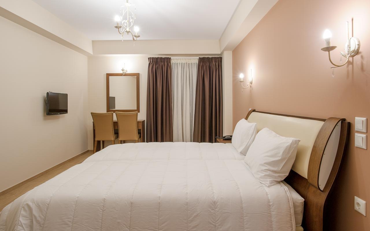 Hotel Anna Яніна Екстер'єр фото